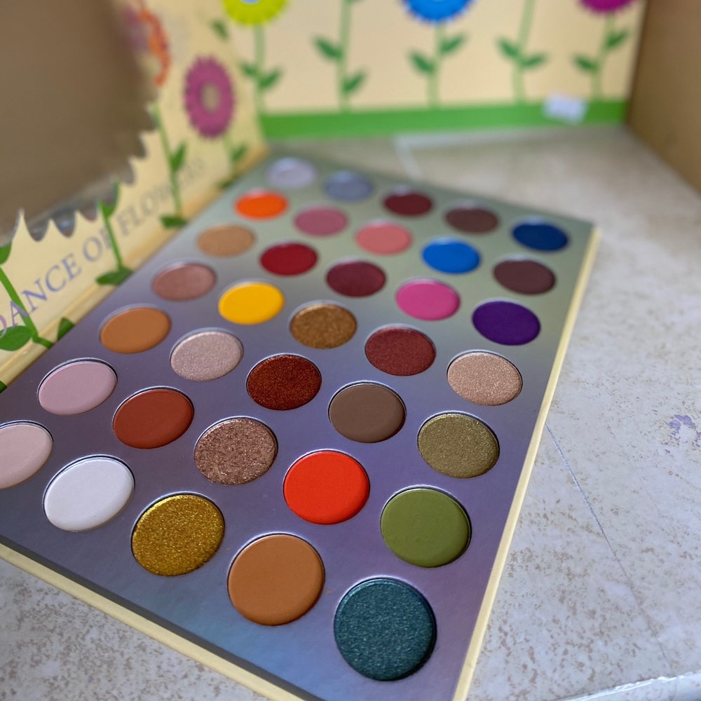 New make up pallets
